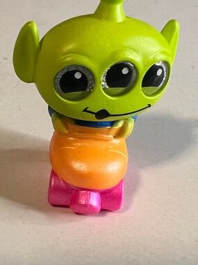 Disney Doorables Lets Party Toy Story Alien Skate Party Alien Rare